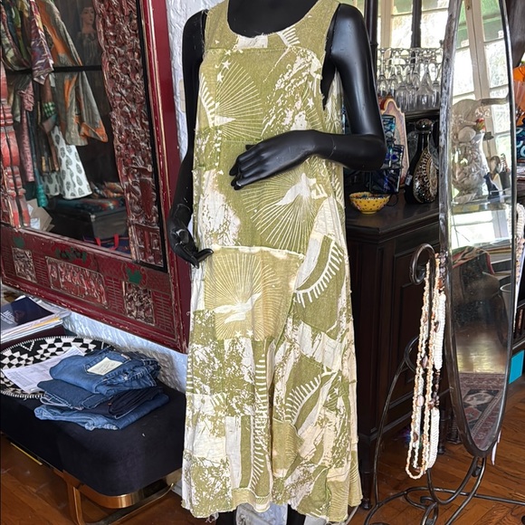 Green Patterned Sleeveless Dress - Picture 1 of 8